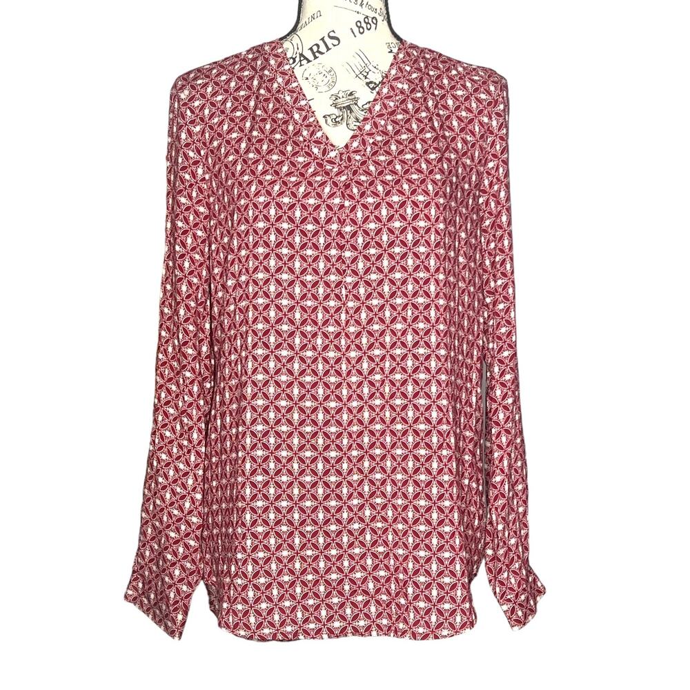 Brina & Em X-SMALL Geometric Pattern Roll Tab Sleeve Round High-Low Hem Blouse